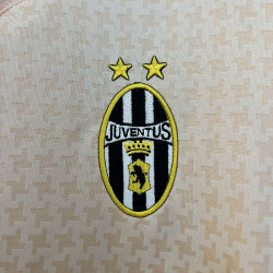 Retro Juv 03/04 Third Away
